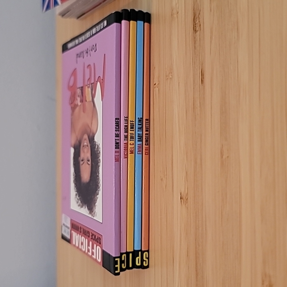 Official Spice Girls Mini Books 1997 Set of 5  Metallic Covers Only - Picture 5 of 6
